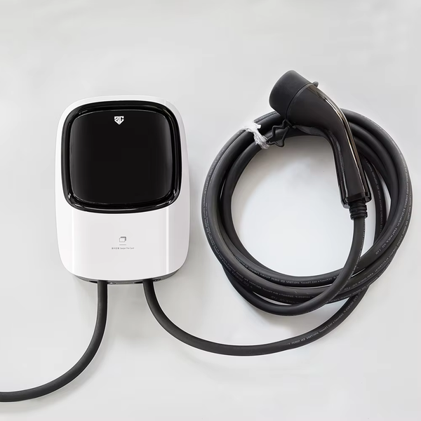 Charging station with load balancing